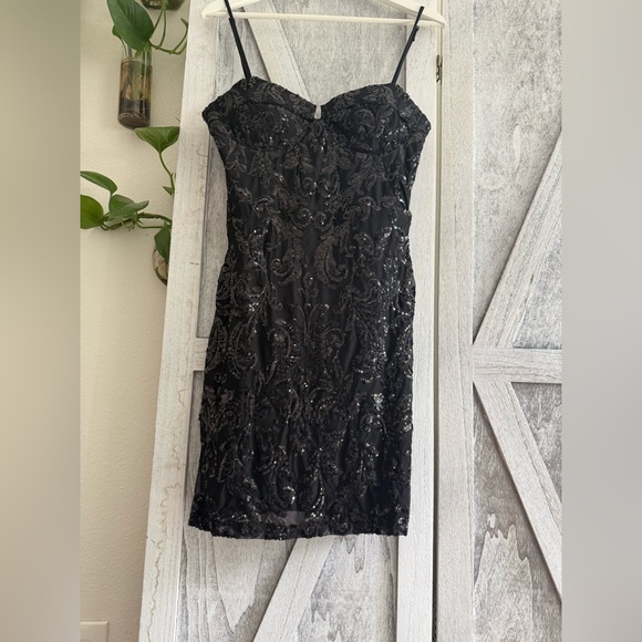 *Windsor Gorgeous Black Strapless Dress - Picture 2 of 15